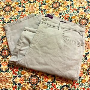 Gloria Vanderbilt, Amanda jeans, size 18 W in gray